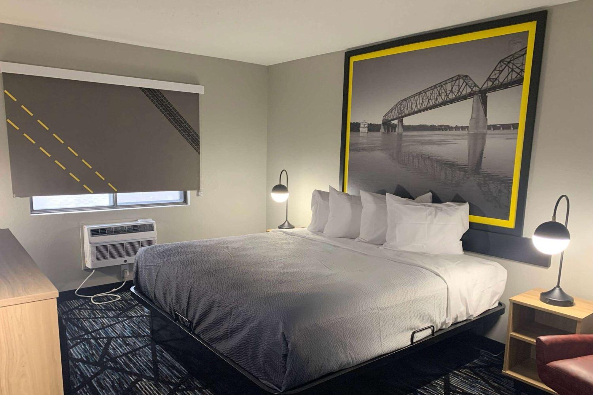 Super 8 By Wyndham Kirksville-University Area Екстериор снимка