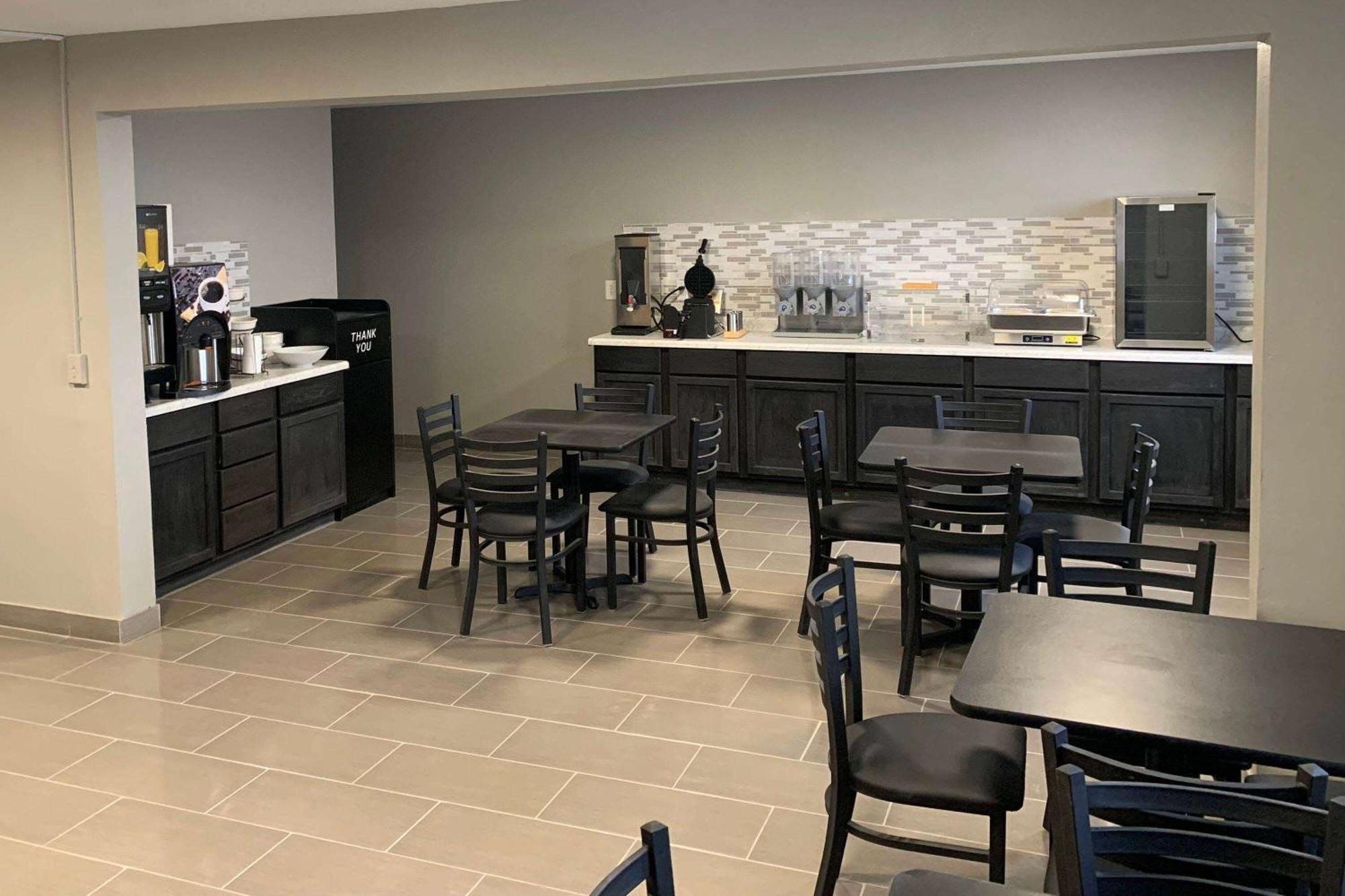 Super 8 By Wyndham Kirksville-University Area Екстериор снимка