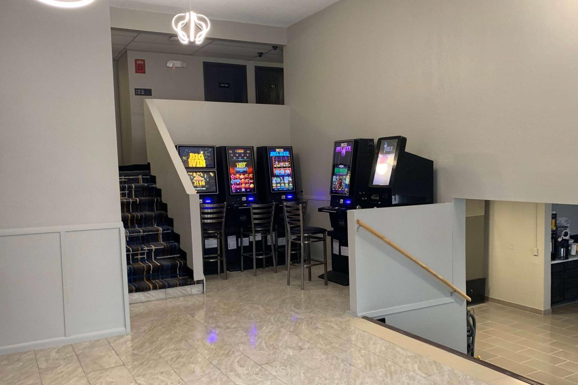 Super 8 By Wyndham Kirksville-University Area Екстериор снимка