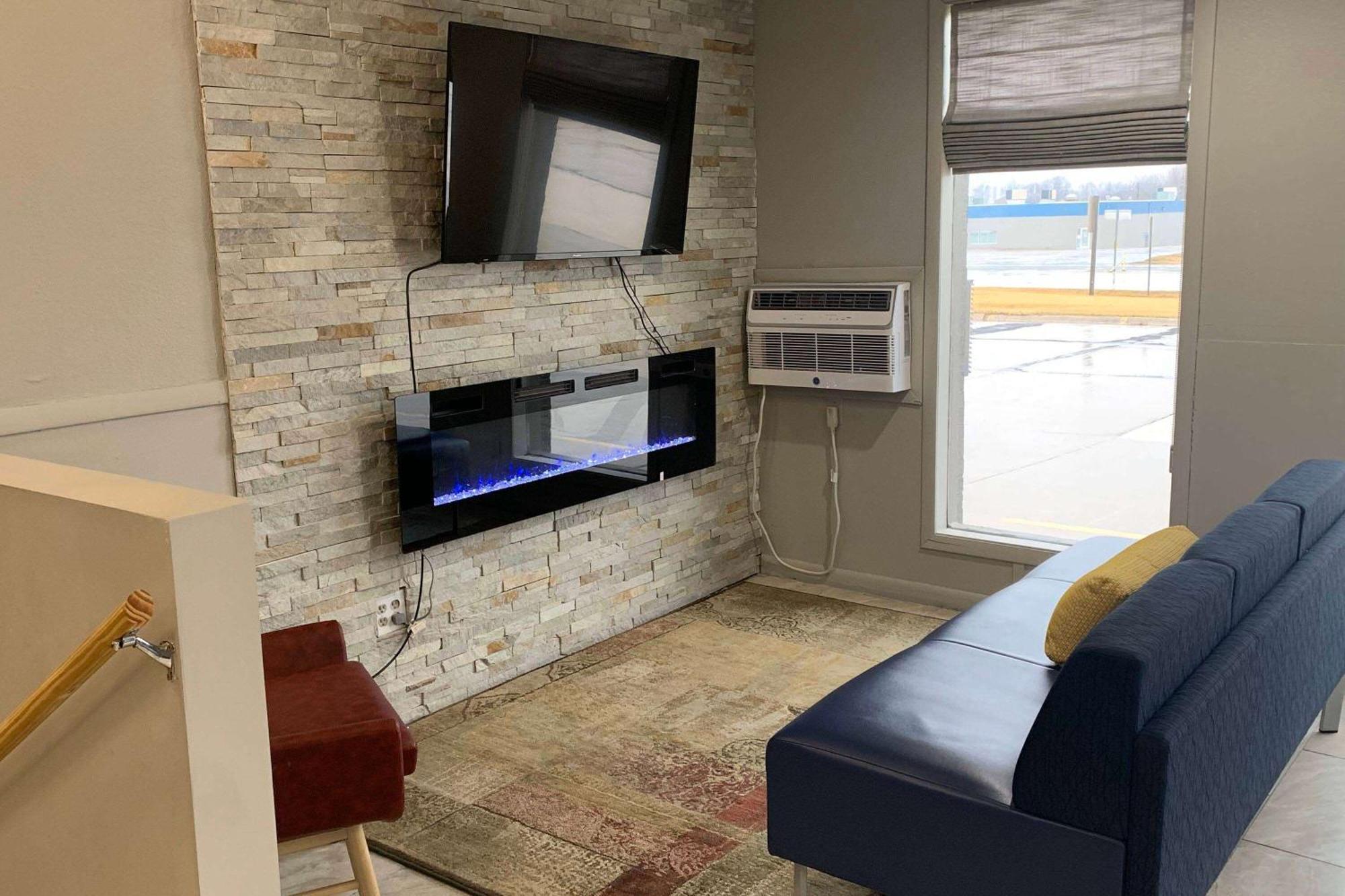 Super 8 By Wyndham Kirksville-University Area Екстериор снимка