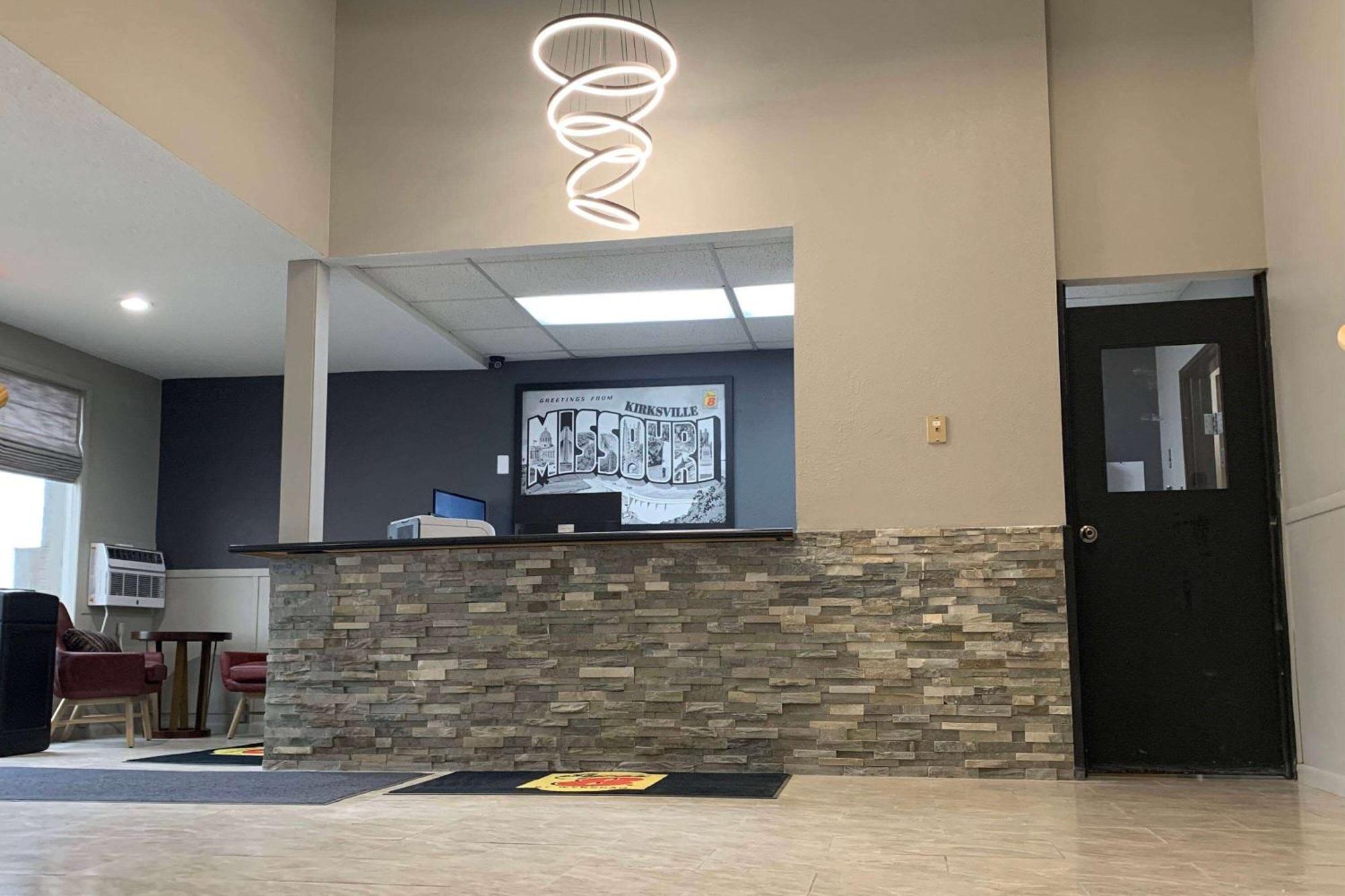 Super 8 By Wyndham Kirksville-University Area Екстериор снимка