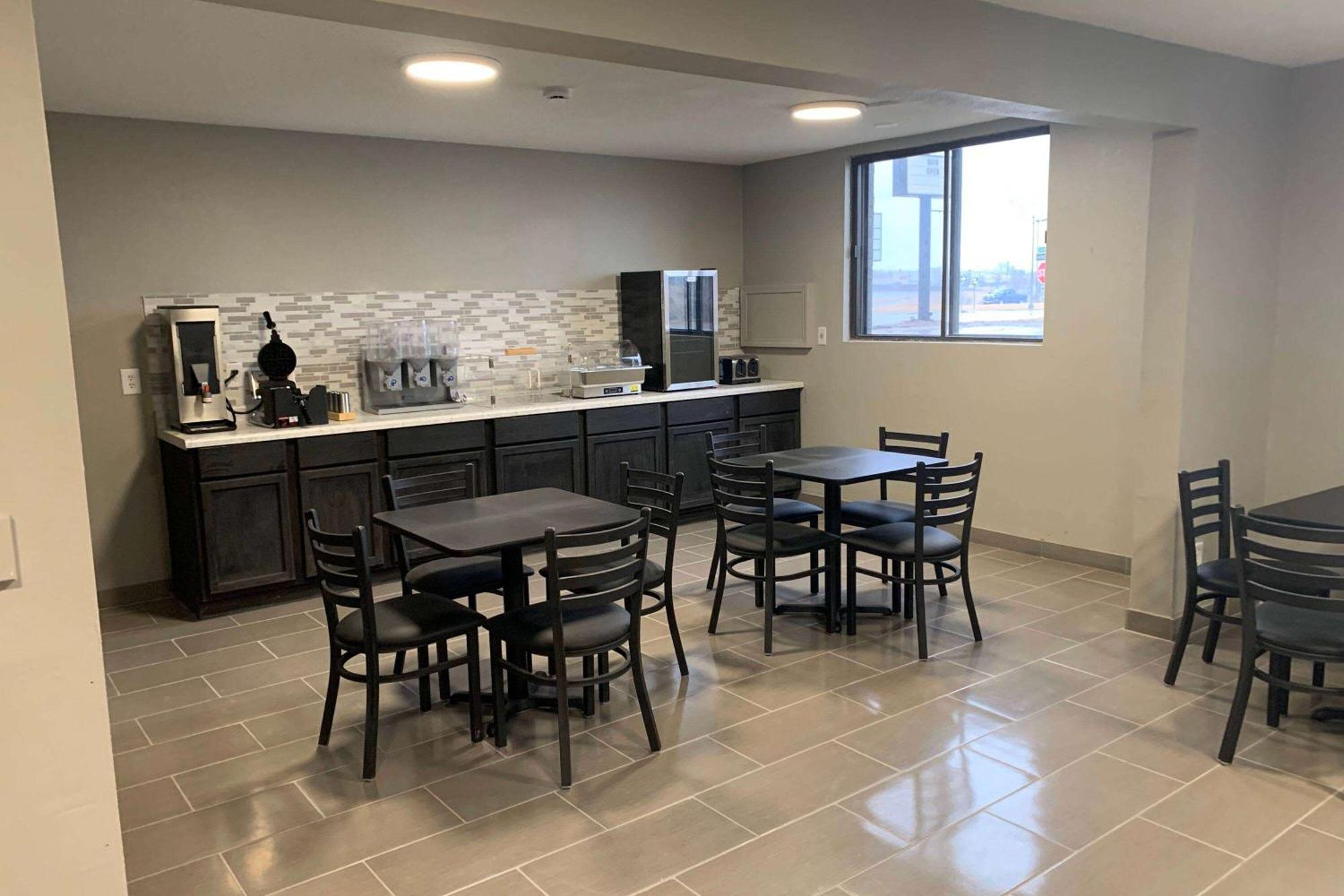 Super 8 By Wyndham Kirksville-University Area Екстериор снимка