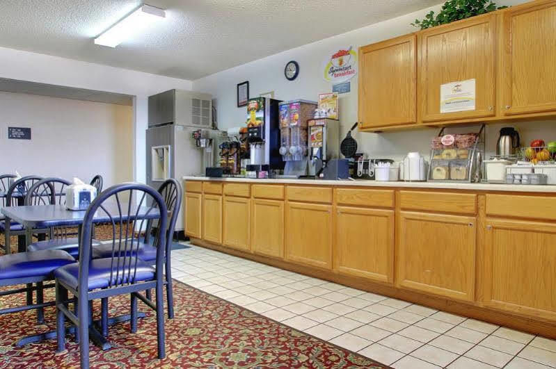 Super 8 By Wyndham Kirksville-University Area Екстериор снимка